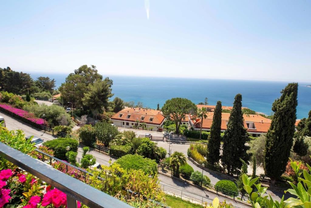 Ferienwohnung Il Grande Blu - Vista Panoramica Sul Golfo Ospedaletti Exterior foto